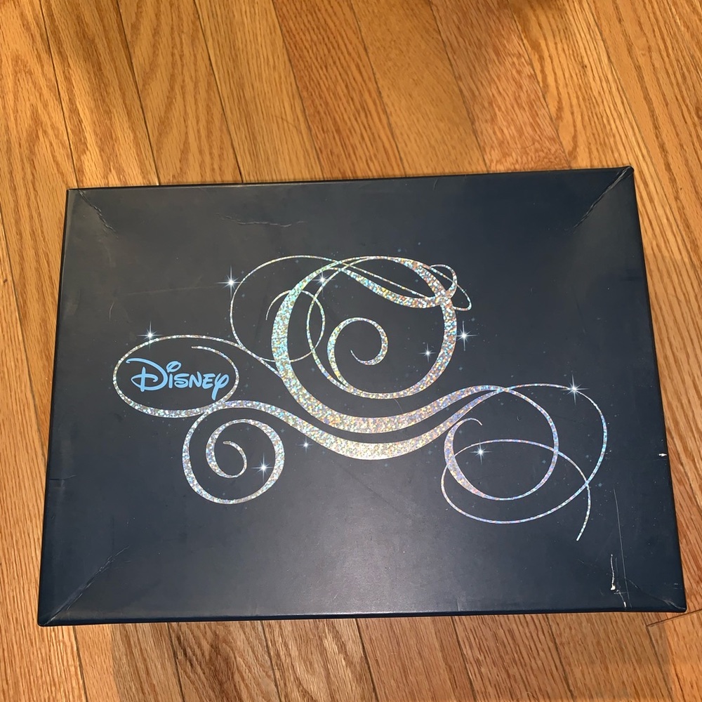 Disney heels - Picture 2 of 7